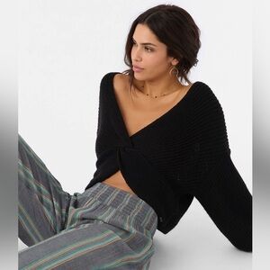 O’Neill || Hillside Black Twist Front Cropped Two Way Sweater Size XL